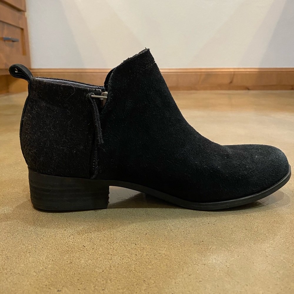 Toms Women’s black booties size 8.5
